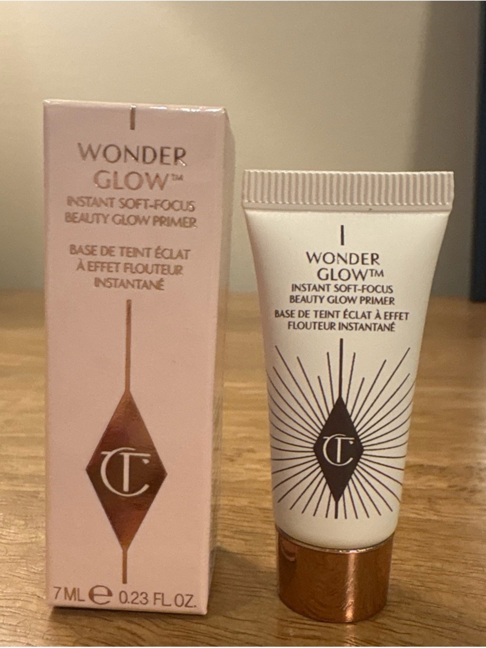 Charlotte Tilbury Wonder Glow Instant Soft-Focus Primer - Pink & Rose Gold
